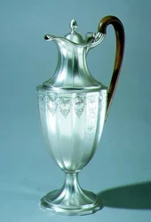 Heißwasserkrug, hell geschnitten und von Peter und Anne Bateman, London, 1792